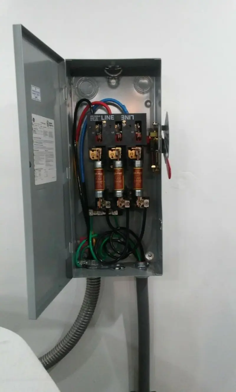 Three-phase disconnect switch installed for Smoke Detector Installation in Comanche